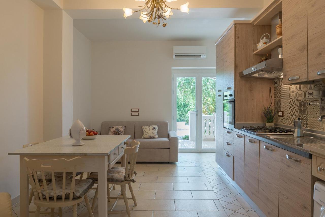 Appartamento Ortensia In Villa Mariella オストゥーニ エクステリア 写真